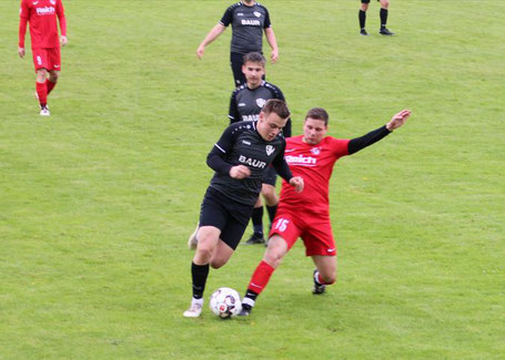 Leider viel zu selten setzten sich unsere Offensivspieler (hier: Leandro Ramolla) gegen die Gäste durch.