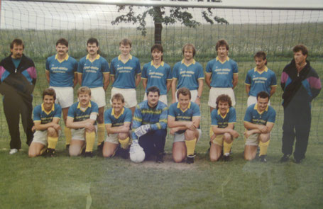 Meister 1990: Charlie Graf, Karlheinz Egger, Emil Einfalt, Klemens Lehner, Roland Weißenberger, Herbert Bailer, Karl Lang, Elmar Schmid, Rupert Mahle, Manfred Breitner, Edgar Breitner, Alwin Breitner, Wilfried Joos, Robert Maier, Werner Moser, Josef Maier