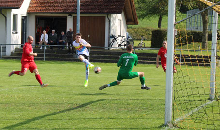 Aaron Stehle trifft hier zum zwischenzeitlichen 1:1 in Altheim.