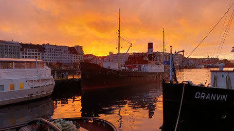 Sonnenuntergangsimpression am Hafen von Bergen ©My own Travel