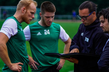 Finn Apel mit Jan Bannasch (links),  Daniel Rohroff (mitte) und Maxi Hanich