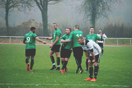 Jubel nach dem 1:0 / Hajaali, Heidemann, Hermann, Runge und Nossek