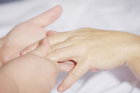 Handpflege mit Ringana Handbalsam