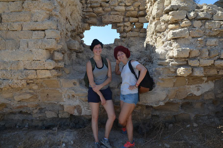 Lara und ich mit Kopfbedeckung á la Beduinenstyle