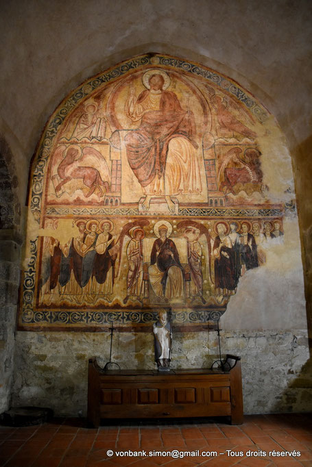 43 - Lavaudieu - Abbaye : Fresque du Christ en majesté dans le tétramorphe au-dessus de la Vierge en majesté, entre deux anges, entourée des apôtres (XII°)