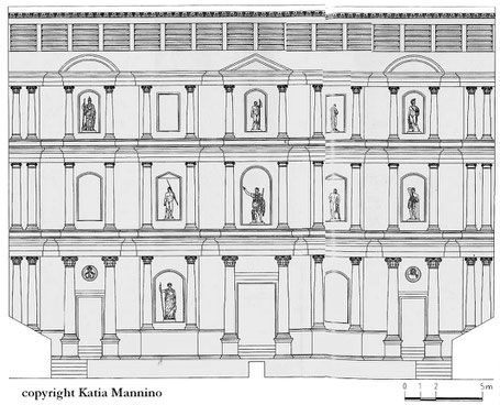 Lecce : Mur de scène du théâtre (reconstitution)