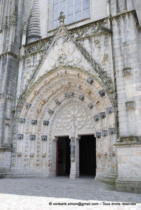 29 - Quimper - Cathédrale Saint-Corentin : Portail occidental - Finistère - France