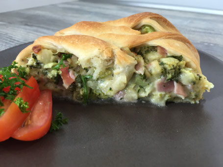 Pizza gebacken mit dem Zauberstein von Pampered Chef