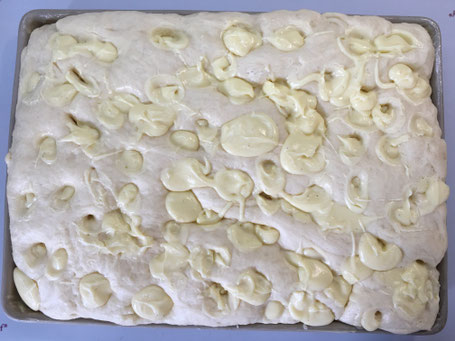 Pampered Chef großer Ofenzauberer mit Hefeteig