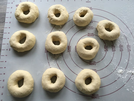 Bagels vor dem backen