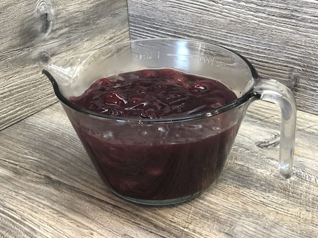 1 Liter Glasschüssel mit Henkel, mit Kirschkompott gefüllt