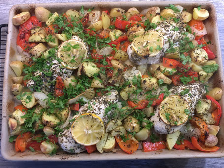 Backblech mit Hähnchen, Gemüse nach dem backen