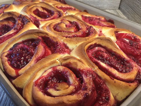 Fertig gebackener Brioche- Teig in der Ofenhexe von Pampered Chef
