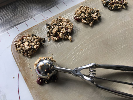 Zauberstein aus Stoneware von Pampered Chef mit Keksen aus Saaten