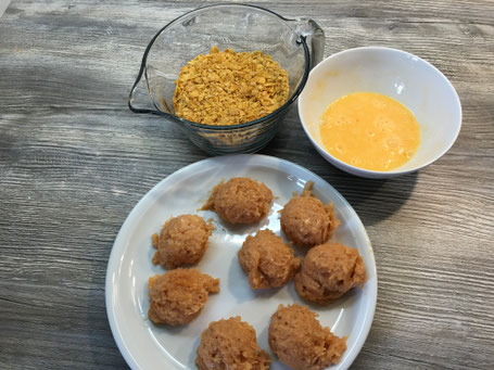 Verschiedene Artikel von Pampered Chef, Ei, Fleisch, Cornflakes