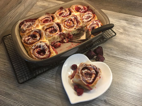 Brioche- Schnecken fertig angerichtet in der Ofenhexe von Pampered Chef