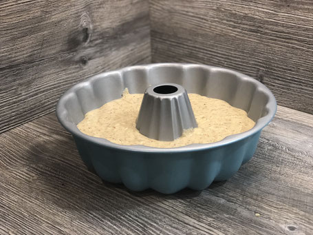Kranzform von Pampered Chef mit Kuchenteig gefüllt