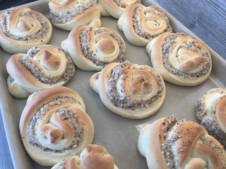 Nuss- Schleifen vom großen Ofenzauberer, nach dem backen