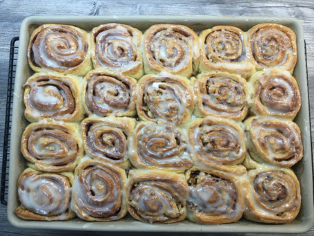 großer Ofenzauberer von Pampered Chef , Fertig gebackener Kuchen
