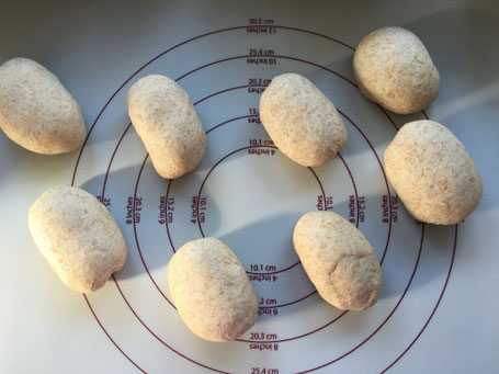 Teiglinge auf Backmatte von Pampered Chef