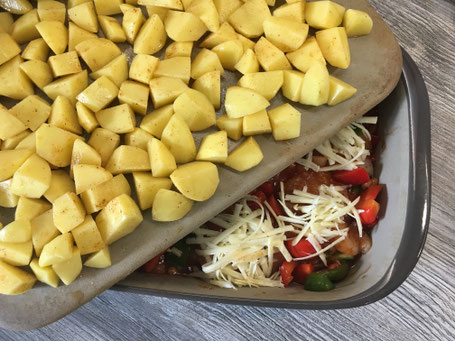 Backformen von Pampered Chef mit Gemüse und Kartoffeln