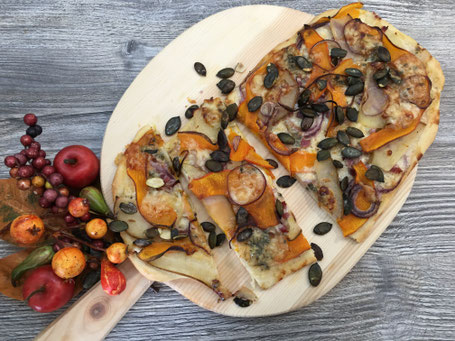 Herbstlicher Kuerbis Flammkuchen vom Zauberstein