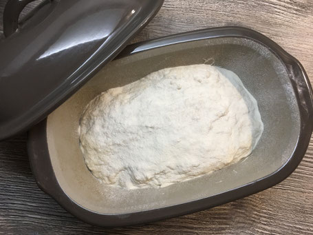 Kleiner Zaubermeister von Pampered Chef mit Brotteig gefüllt