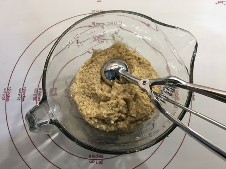 Keksteig vor dem backen in einer Glasschüssel