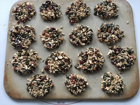 Zauberstein aus Stoneware von Pampered Chef mit Keksen aus Saaten
