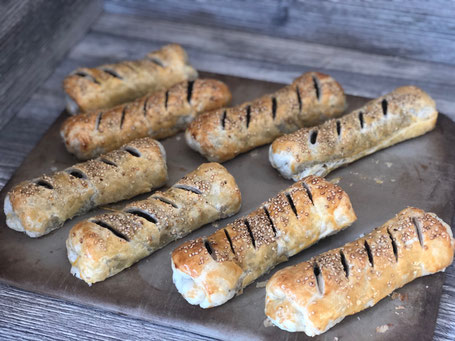 Zauberstein von Pampered Chef mit Blätterteigrollen belegt
