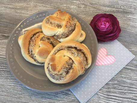Nuss- Schleifen vom großen Ofenzauberer, Hefegebäck