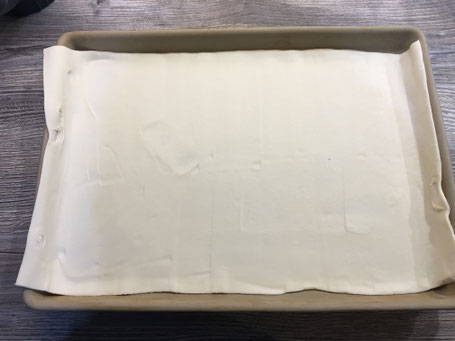 Backform von Pampered Chef mit ausgerollten Blätterteig