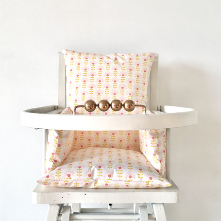 Cette image représente un coussin de chaise haute modèle Bridget pour chaise haute de type Combelle