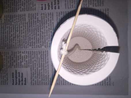 Silikonform mit eingelegtem Docht