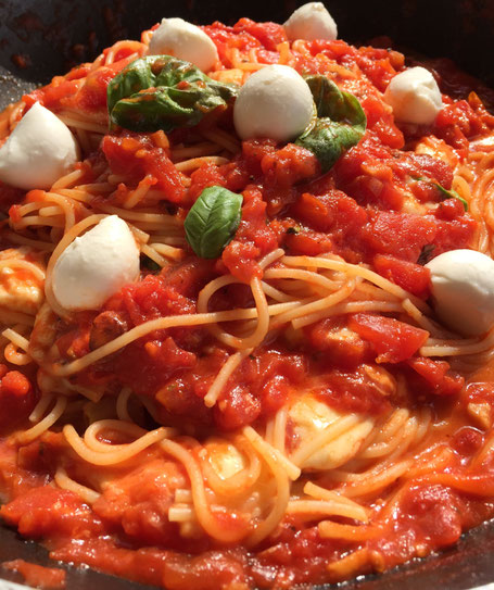 Spaghettini Caprese mit Chili