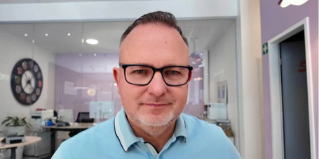 Unternehmer und Coach Jens Schmidt entwickelte den TRAUERKURS als Online-Trauerbegleitung für Selbstständige und Unternehmer.