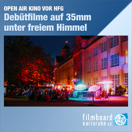 Stimmungsvoll sind die Open Air-Vorführungen vor der HfG Karlsruhe.