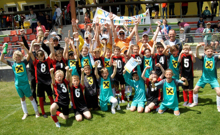 So sehen Sieger aus! Der Jubel war groß nach dem finalen Match gegen die VS Leobendorf!