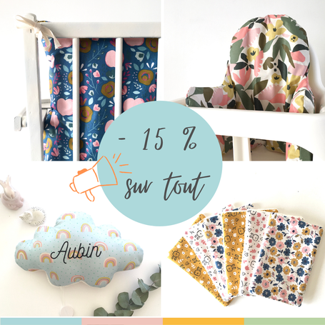Cette image représente un coussin de chaise haute, un coussin musical et un lot de lingettes lavables avec une remise de -15%