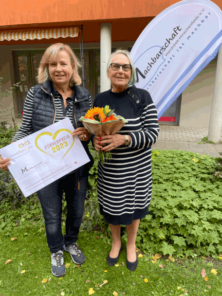 Preisverleihung mit Ute von Staegmann (Vorsitzende hilfswelten e.V.) und Renate Rein (Vorstandsmitglied des Vereins Machbarschaft Wandsbek-Hinschenfelde e.V.)