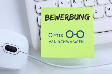 Computertastatur mit post-it Bewerbung