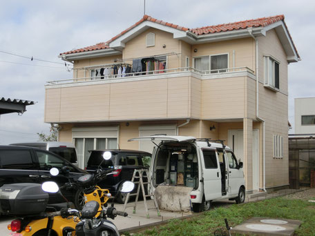 塗装前の戸建て全体写真