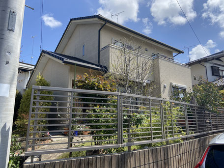 塗装前の戸建て全体写真