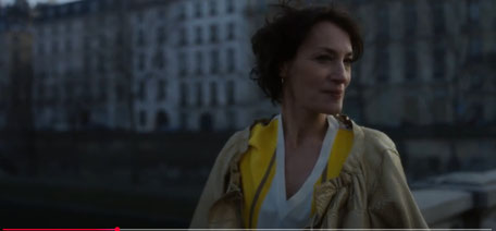 Jeanne Balibar incarne la chanteuse Barbara