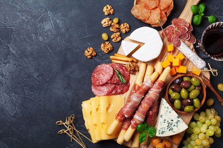 Feinkost und Frischfleisch in Bedienung