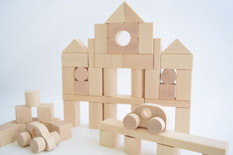 NOKUBI offers wooden building blocks, perfect for kids aged 1-1.5. These handcrafted blocks from GujoHachiman promote learning, creativity, and motor skills. Ideal for early education, cognitive support, or thoughtful gifts, they're a valuable addition to
