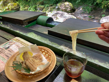そうめんは追加無料だが、残さない量の注文を。マスの唐揚げ(700円)なども旨い