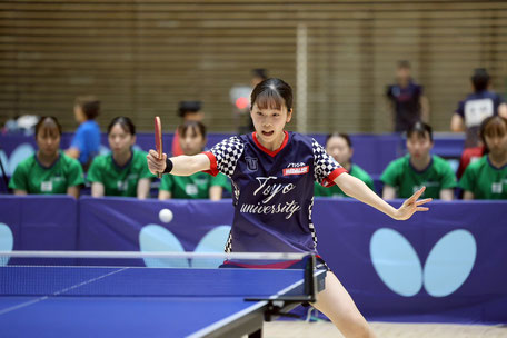 迷いなく両ハンドを振り抜き、専修大学戦のラストで勝利した浦部（写真提供：PING PONG KINKI）