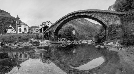 alte Steinbrücke in Bignasco, Ticino