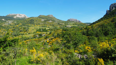 Izon-la-Bruisse. Izon Nature : hébergements, chambres et table d'hôtes insolites et écoresponsables dans la Drôme provençale, trek dans la Méouge